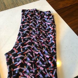 Lularoe - Lipstick Leggings.  Tall & Curvy